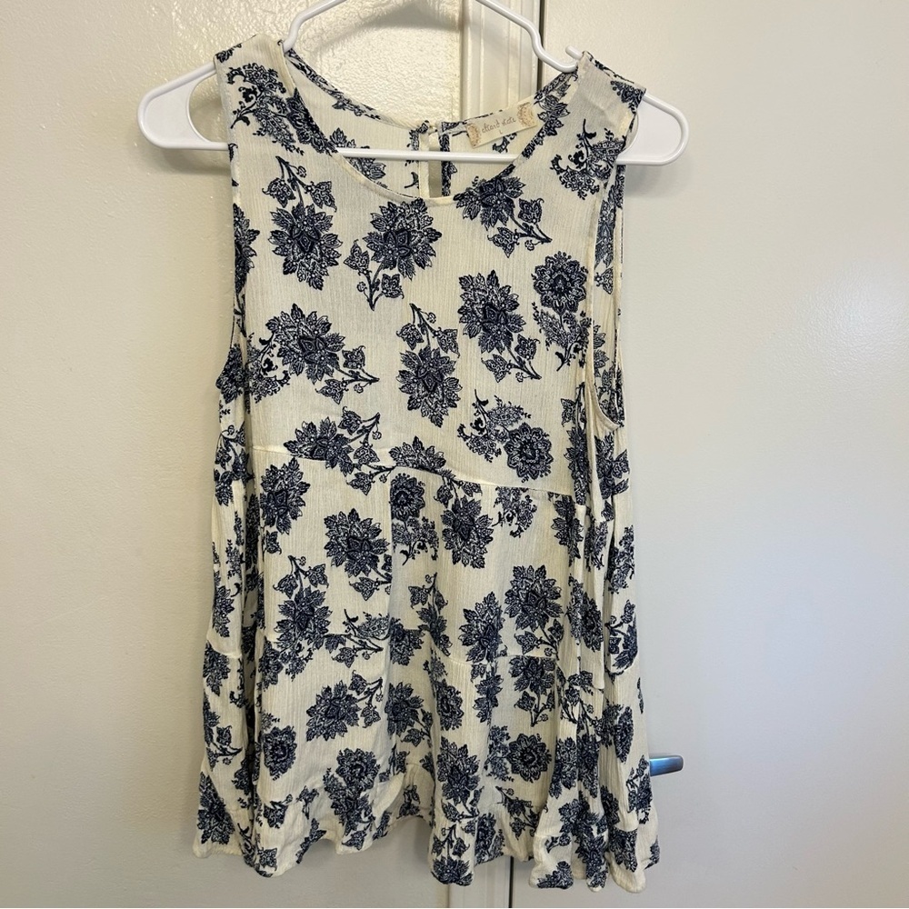 Altar'd State Blue Floral Tunic Tank Top Flowing Short Sleeve Size Large